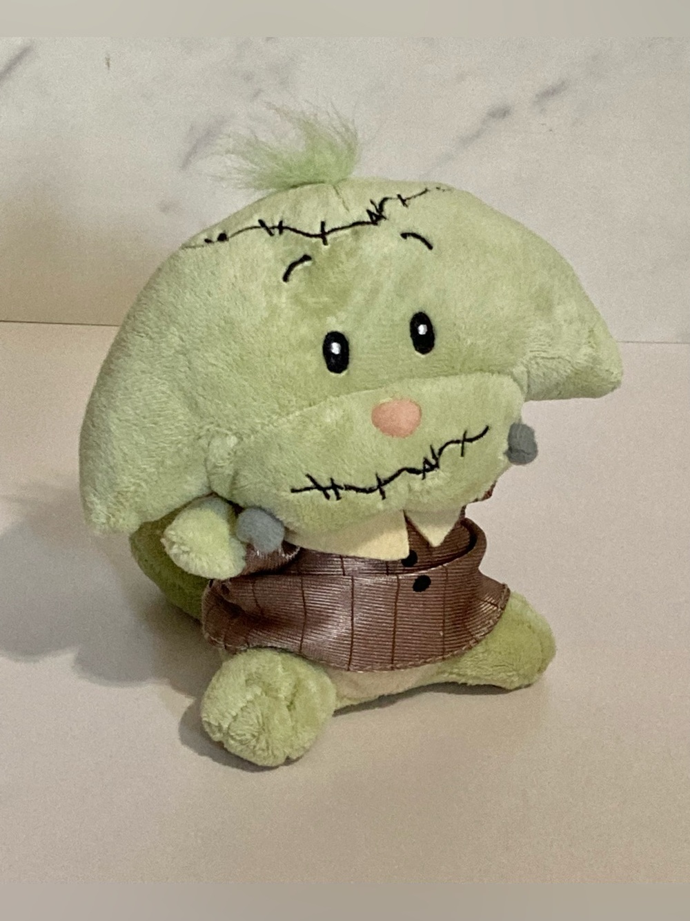 2008 Neopets green Halloween Kacheek